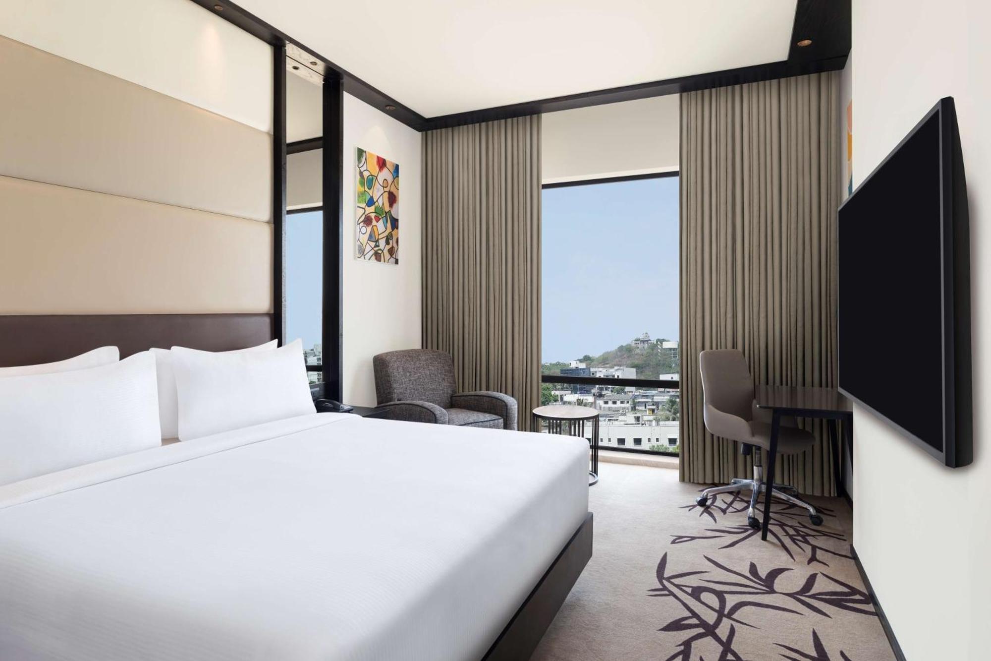 Hilton Garden Inn Pune Hinjawadi Pimpri-Chinchwad Exterior photo